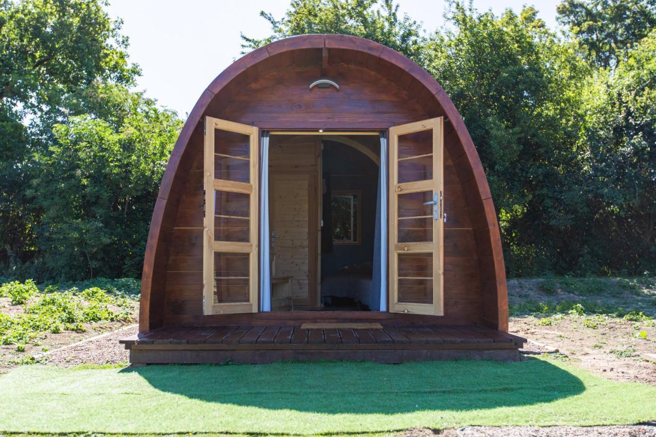 The Woolpack Glamping Hotel Maidstone Exterior photo